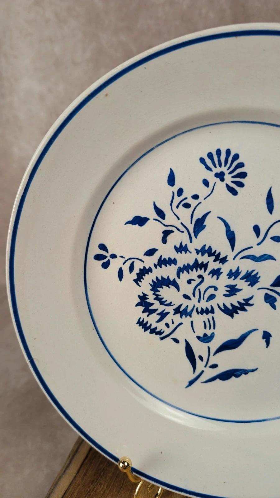 Lot de 2 assiettes anciennes Kg Lunéville modèle « Œillet »