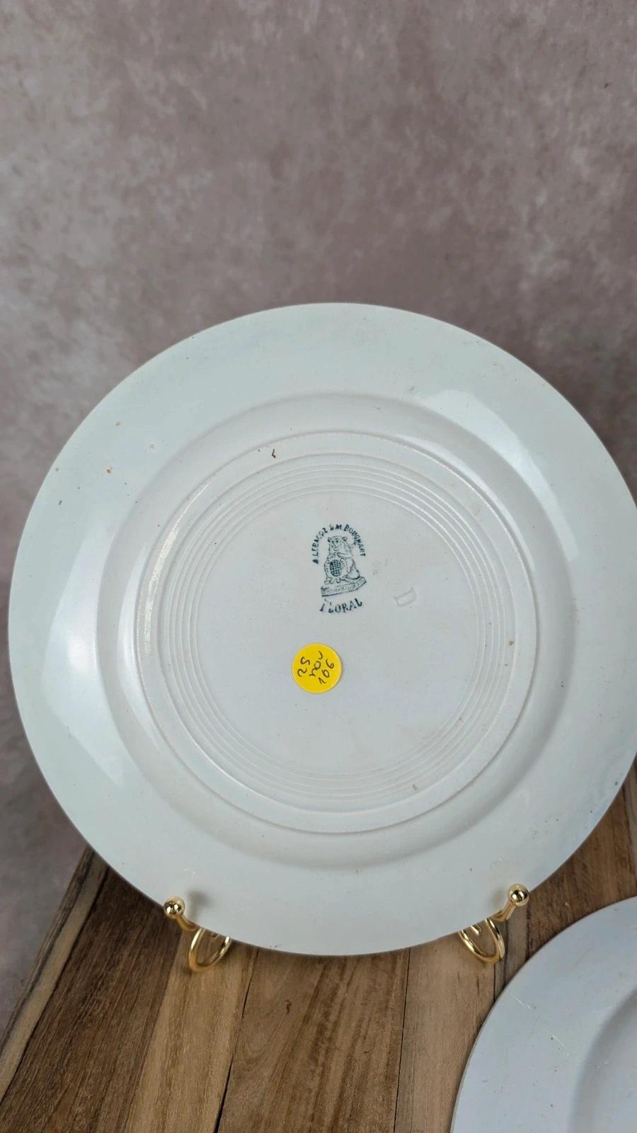 Lot de 2 assiettes anciennes terre de fer – A. Lebacqz & M. Bouchart – Modèle Floral