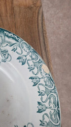 Lot de 2 assiettes anciennes terre de fer – A. Lebacqz & M. Bouchart – Modèle Floral