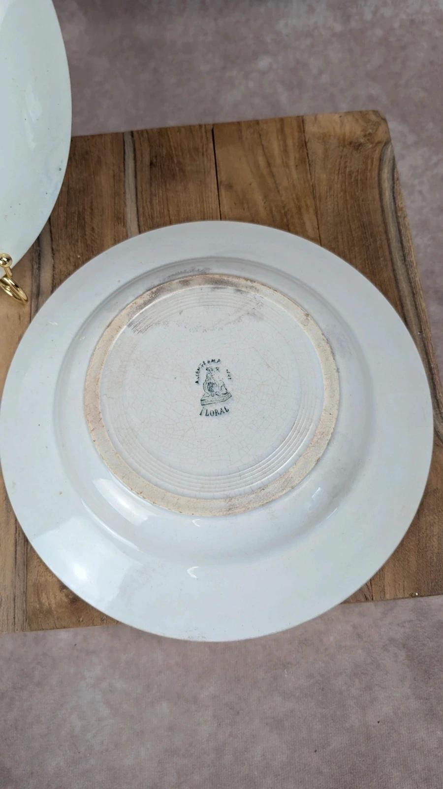 Lot de 2 assiettes anciennes terre de fer – A. Lebacqz & M. Bouchart – Modèle Floral