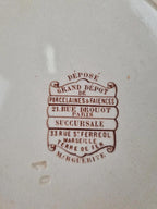 Lot de 2 assiettes anciennes Terre de Fer, modèle marguerite, Grand Dépôt Paris