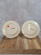 Lot de 2 petites assiettes faïence bretonne – décor personnages – signées Brest