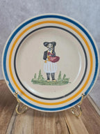 Lot de 2 petites assiettes faïence bretonne – décor personnages – signées Brest