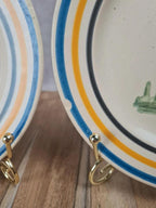 Lot de 2 petites assiettes faïence bretonne – décor personnages – signées Brest