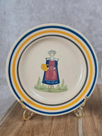 Lot de 2 petites assiettes faïence bretonne – décor personnages – signées Brest