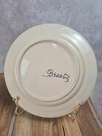 Lot de 2 petites assiettes faïence bretonne – décor personnages – signées Brest