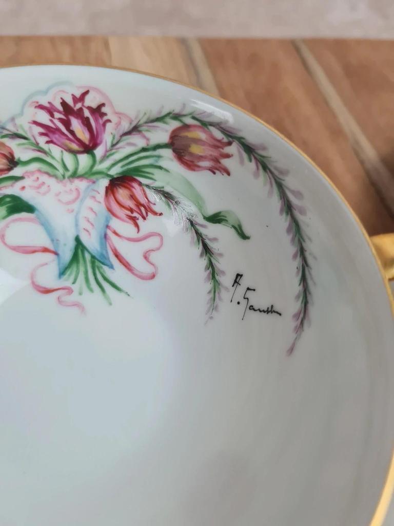 Lot de 2 tasses et sous - tasses en porcelaine Limoges – décor peint main signé