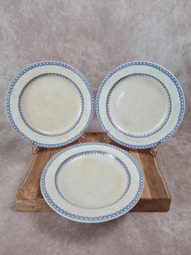 Lot de 3 grandes assiettes anciennes, W. Adams & Sons, décor Etruscan Border, Ère Victorienne