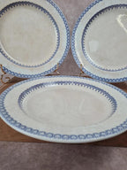 Lot de 3 grandes assiettes anciennes, W. Adams & Sons, décor Etruscan Border, Ère Victorienne