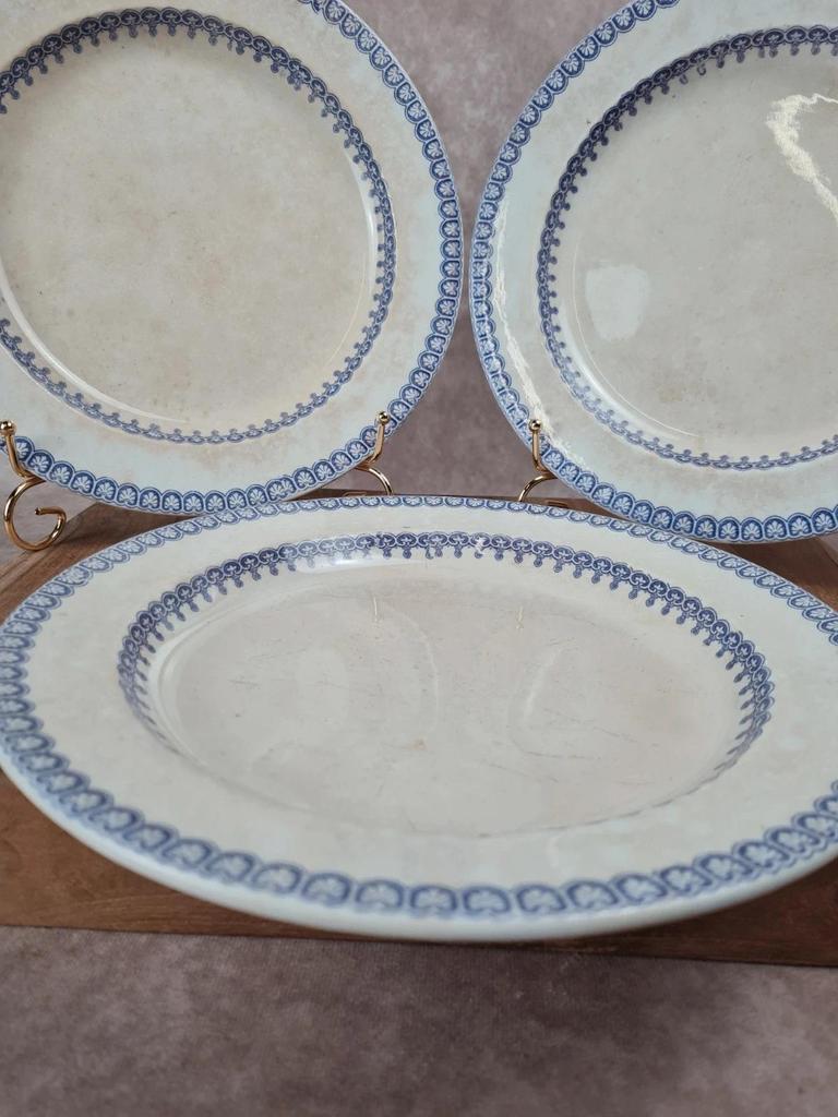 Lot de 3 grandes assiettes anciennes, W. Adams & Sons, décor Etruscan Border, Ère Victorienne