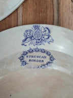 Lot de 3 grandes assiettes anciennes, W. Adams & Sons, décor Etruscan Border, Ère Victorienne