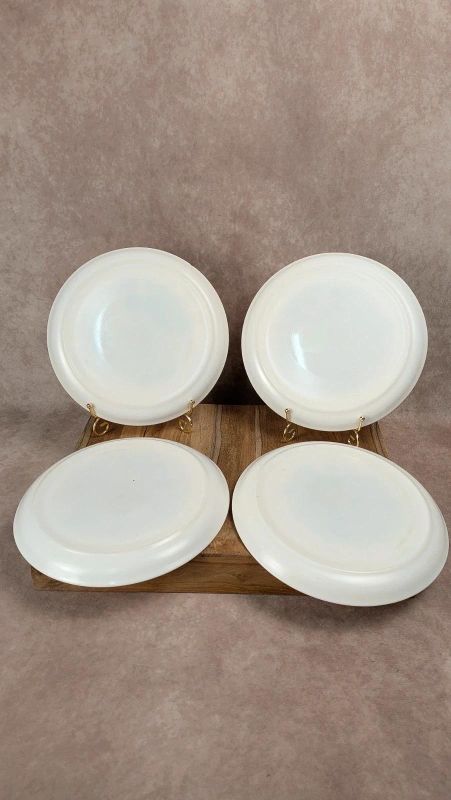 Lot de 4 assiettes Arcopal modèle Lotus – vintage années 70
