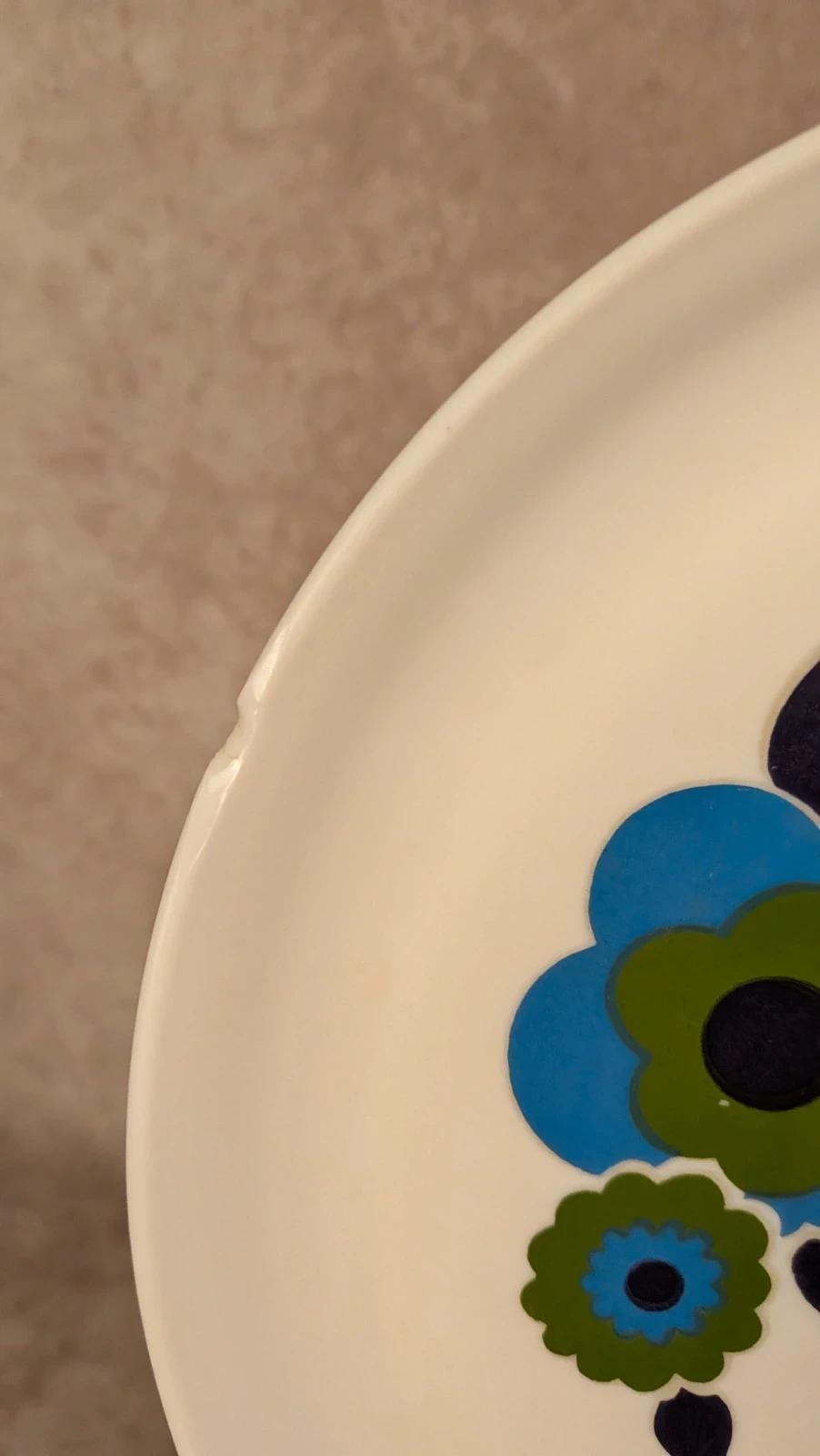 Lot de 4 assiettes Arcopal modèle Lotus – vintage années 70