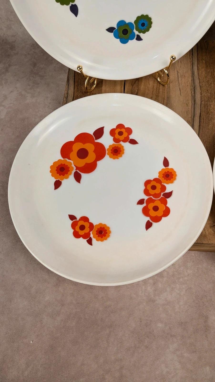 Lot de 4 assiettes Arcopal modèle Lotus – vintage années 70