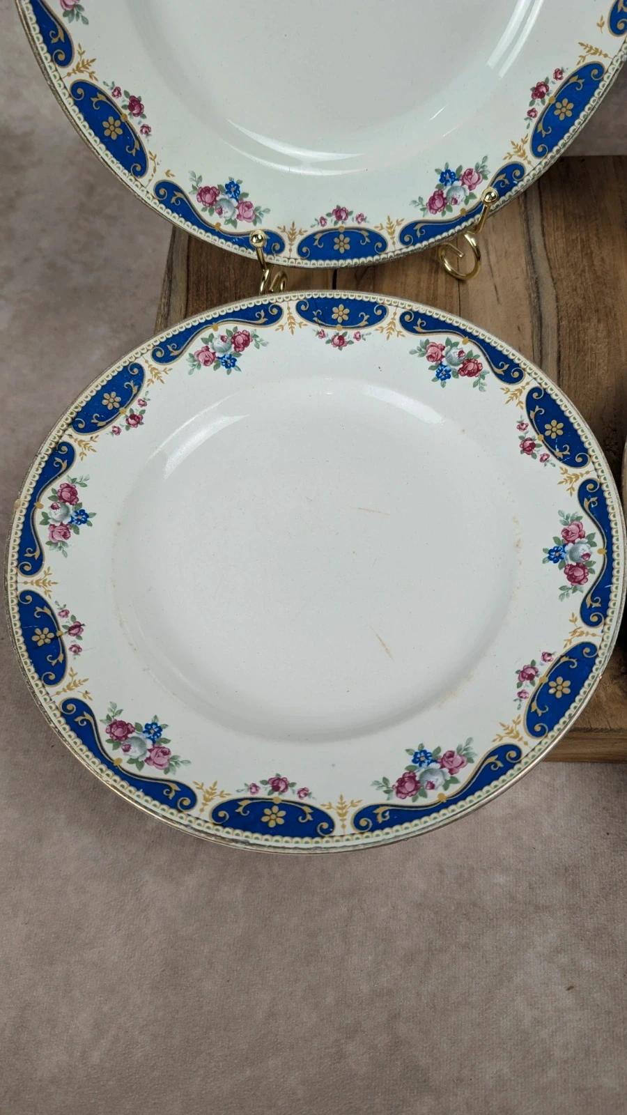 Lot de 4 assiettes Moulin des Loups – décor bleu & fleuri vintage