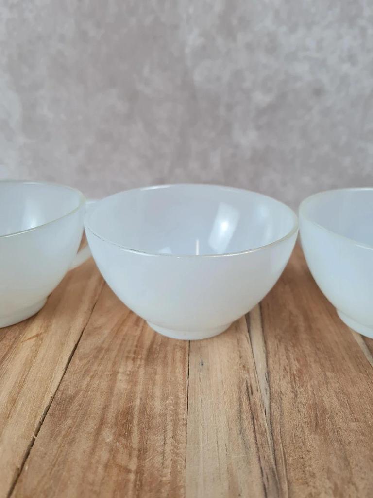 Lot de 4 grandes tasses & soucoupes Arcopal, blanc opale & liseré doré
