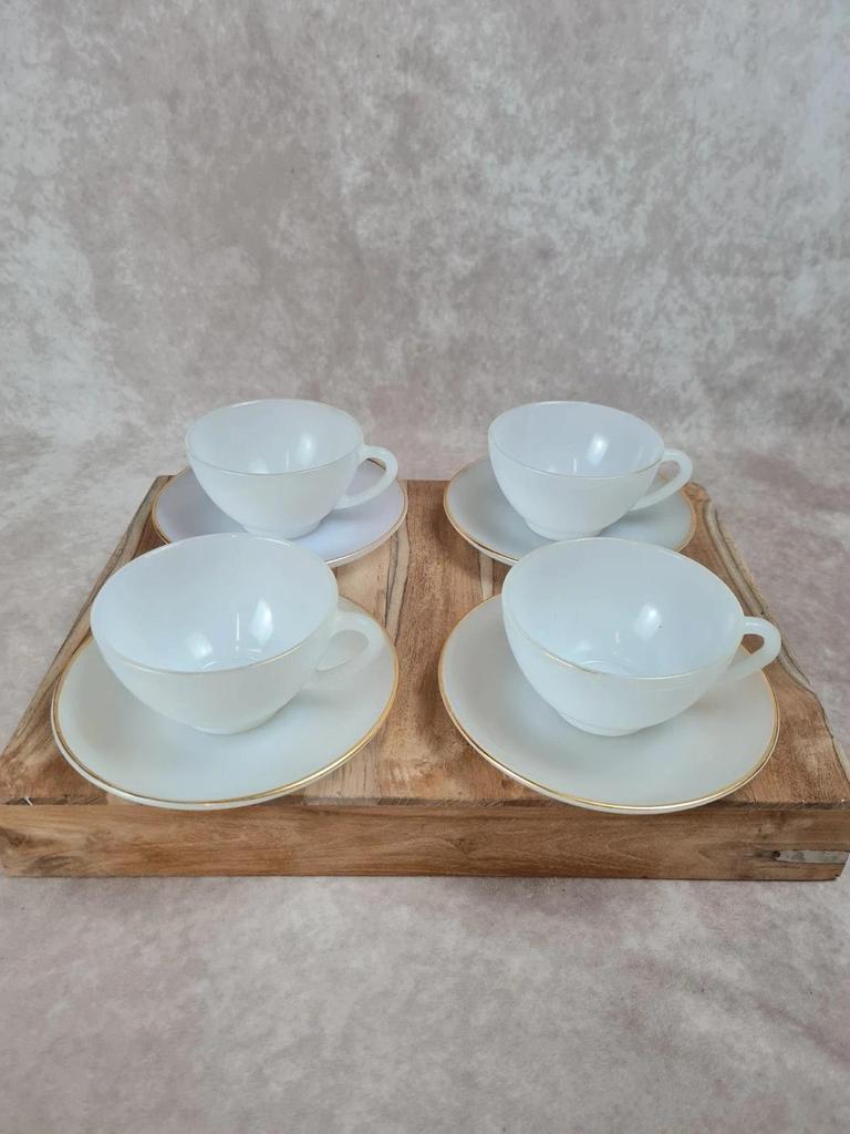 Lot de 4 grandes tasses & soucoupes Arcopal, blanc opale & liseré doré