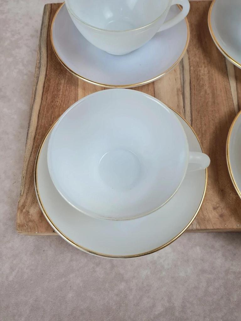 Lot de 4 grandes tasses & soucoupes Arcopal, blanc opale & liseré doré