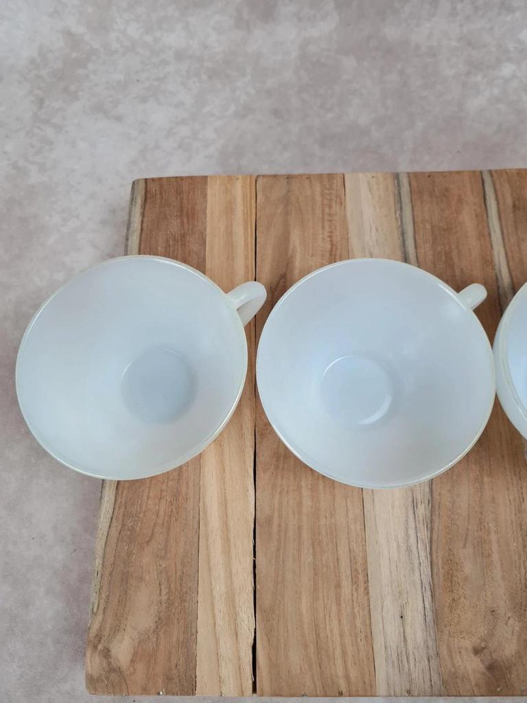 Lot de 4 grandes tasses & soucoupes Arcopal, blanc opale & liseré doré