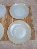 Lot de 4 grandes tasses & soucoupes Arcopal, blanc opale & liseré doré