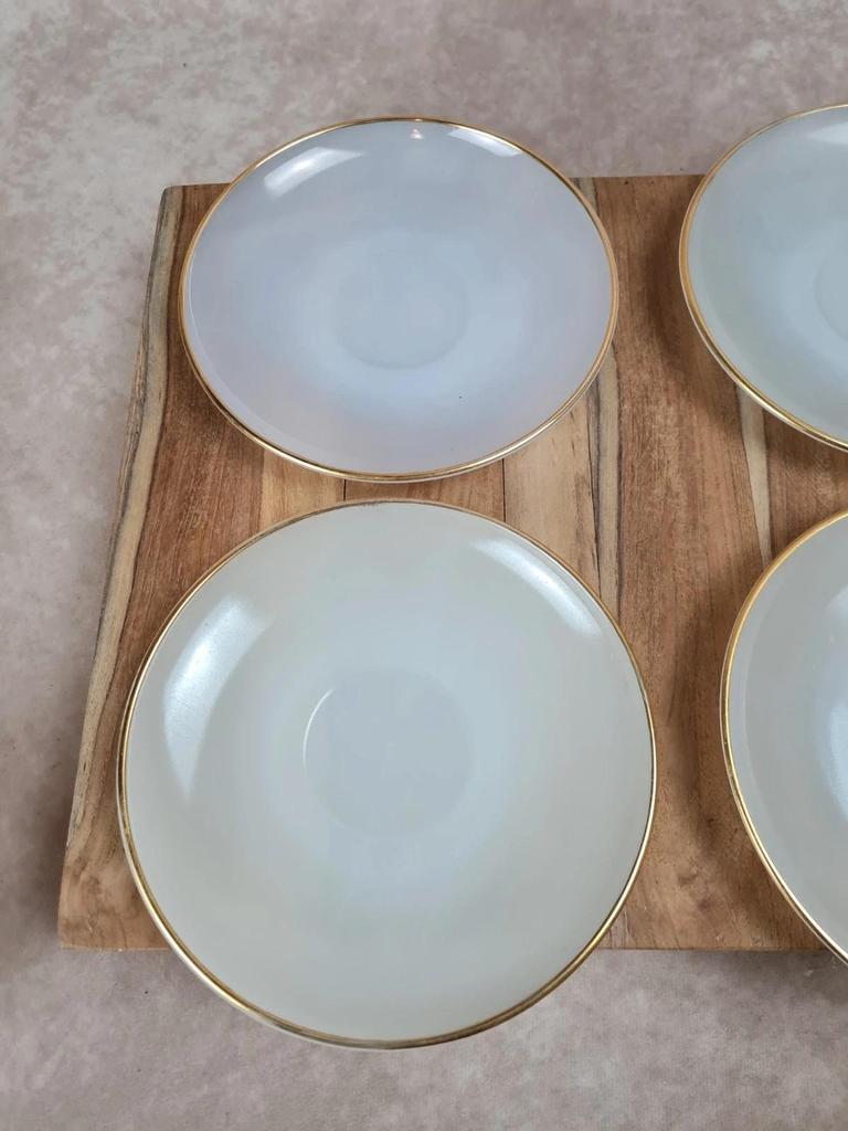 Lot de 4 grandes tasses & soucoupes Arcopal, blanc opale & liseré doré
