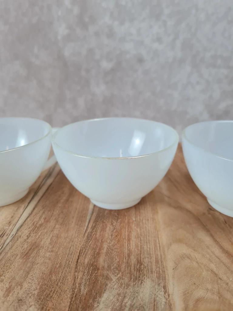 Lot de 4 grandes tasses & soucoupes Arcopal, blanc opale & liseré doré