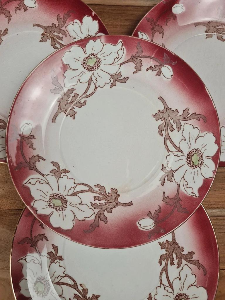 Lot de 4 petites assiettes anciennes Lunéville – décor floral rouge Art nouveau