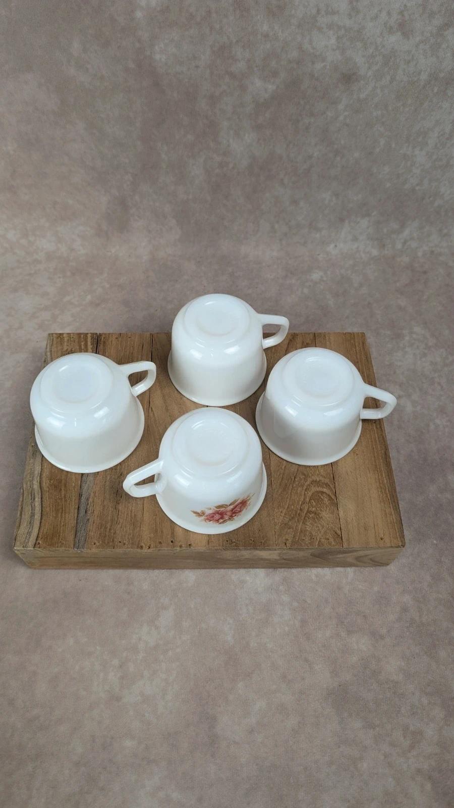 Lot de 4 tasses Arcopal vintage motif roses