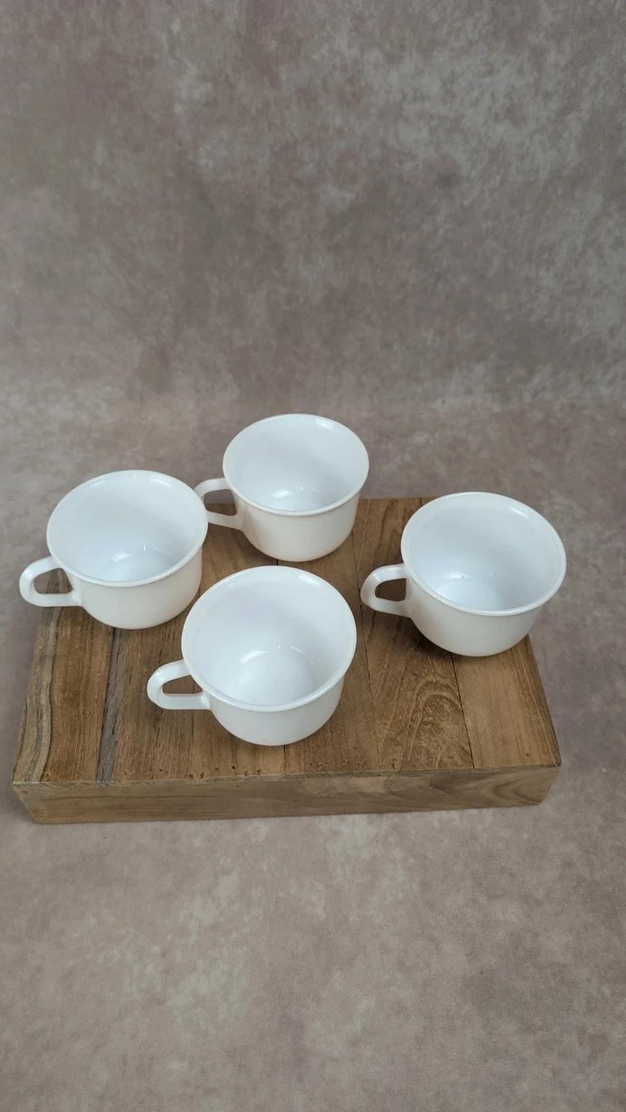 Lot de 4 tasses Arcopal vintage motif roses