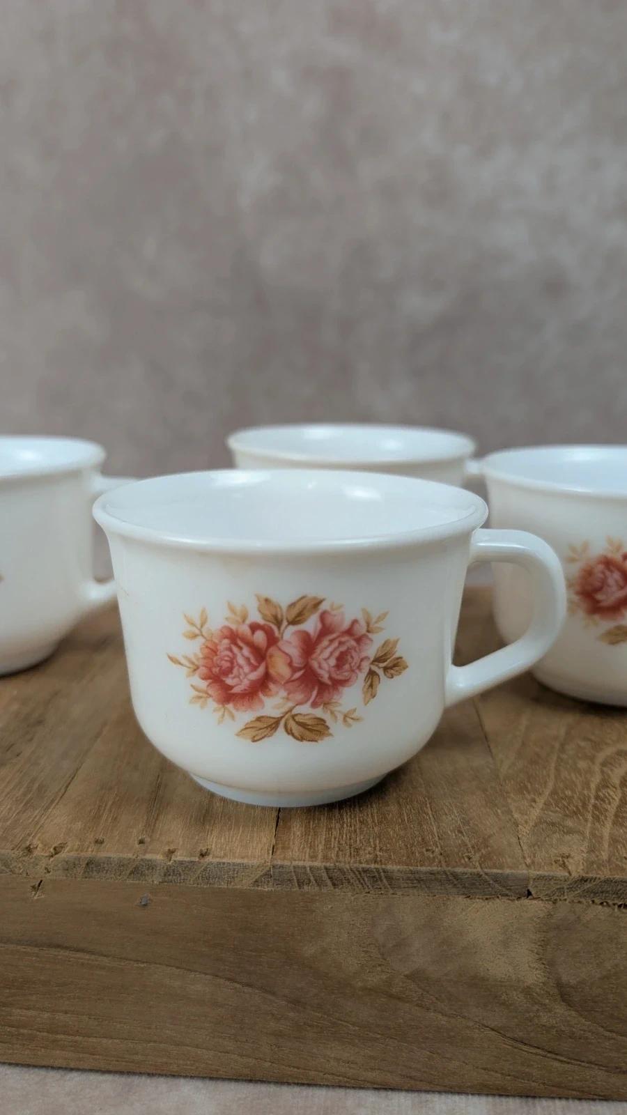 Lot de 4 tasses Arcopal vintage motif roses