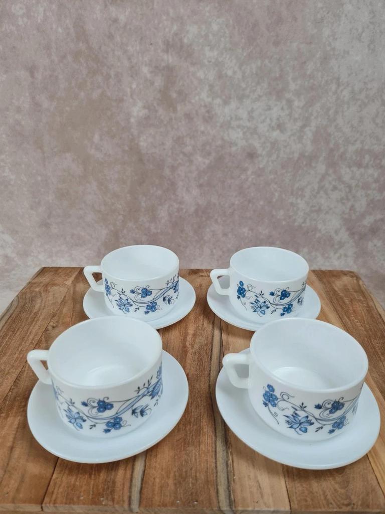 Lot de 4 tasses avec soucoupes Arcopal – modèle Aster bleu