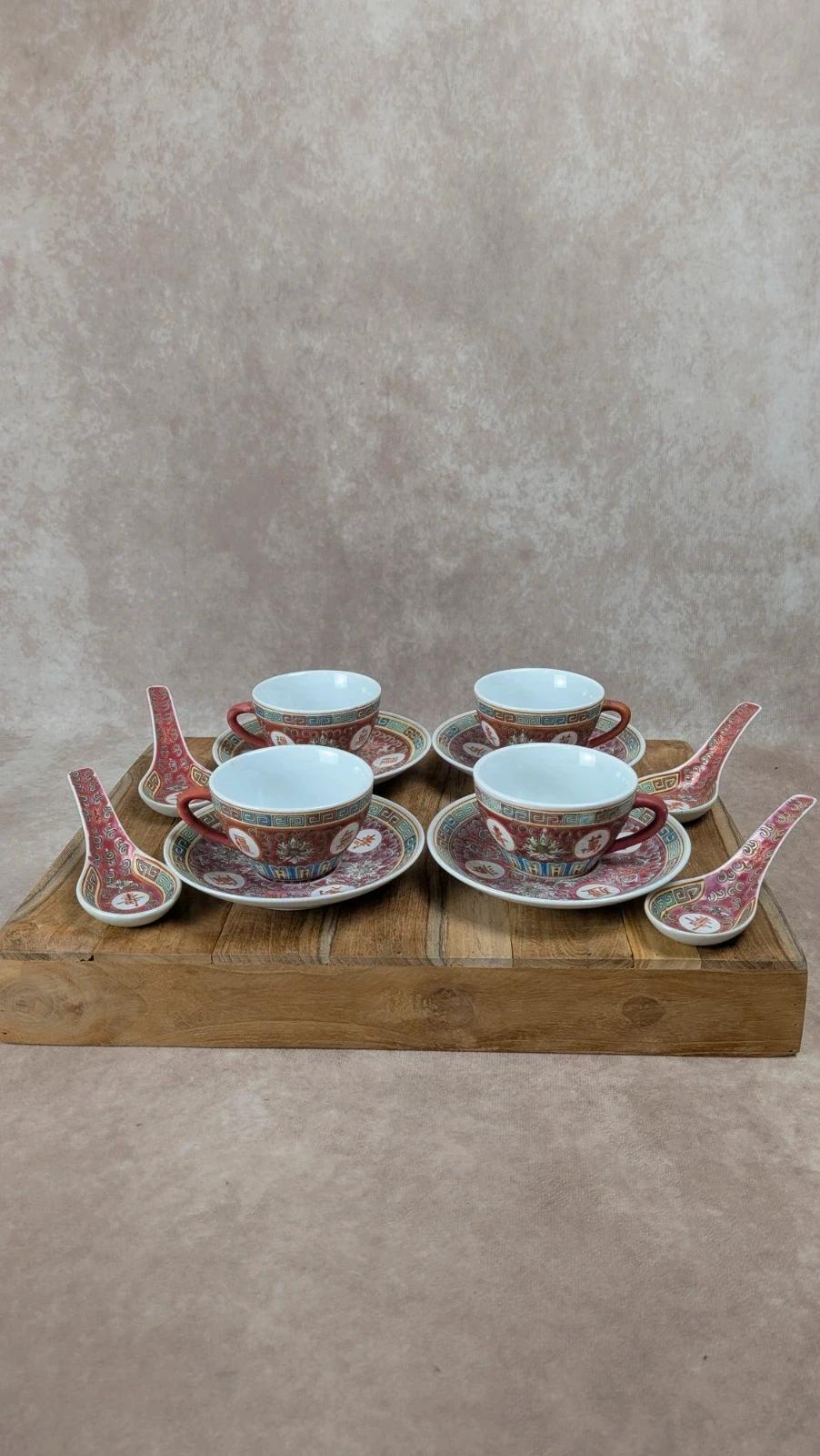 Lot de 4 tasses chinoises + soucoupes & cuillères – Décor asiatique rouge