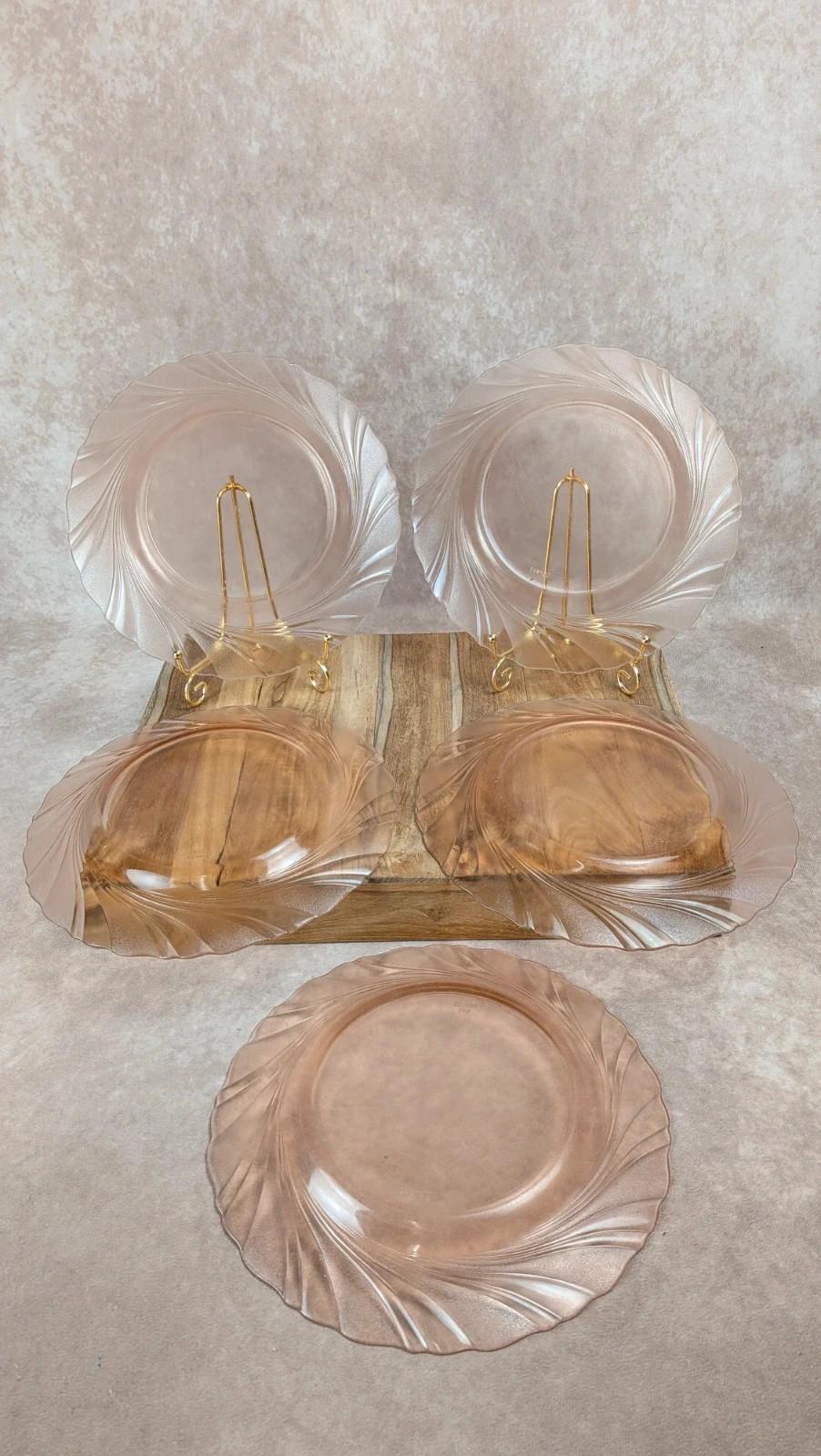 Lot de 5 assiettes en verre rose Véreco – vintage