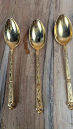 Lot de 6 petites cuillères anciennes dorées – décor fleuri