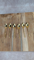Lot de 6 petites cuillères anciennes dorées – décor fleuri