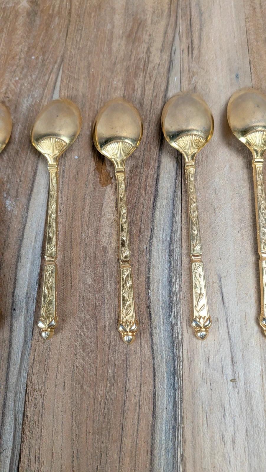Lot de 6 petites cuillères anciennes dorées – décor fleuri