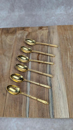 Lot de 6 petites cuillères anciennes dorées – décor fleuri