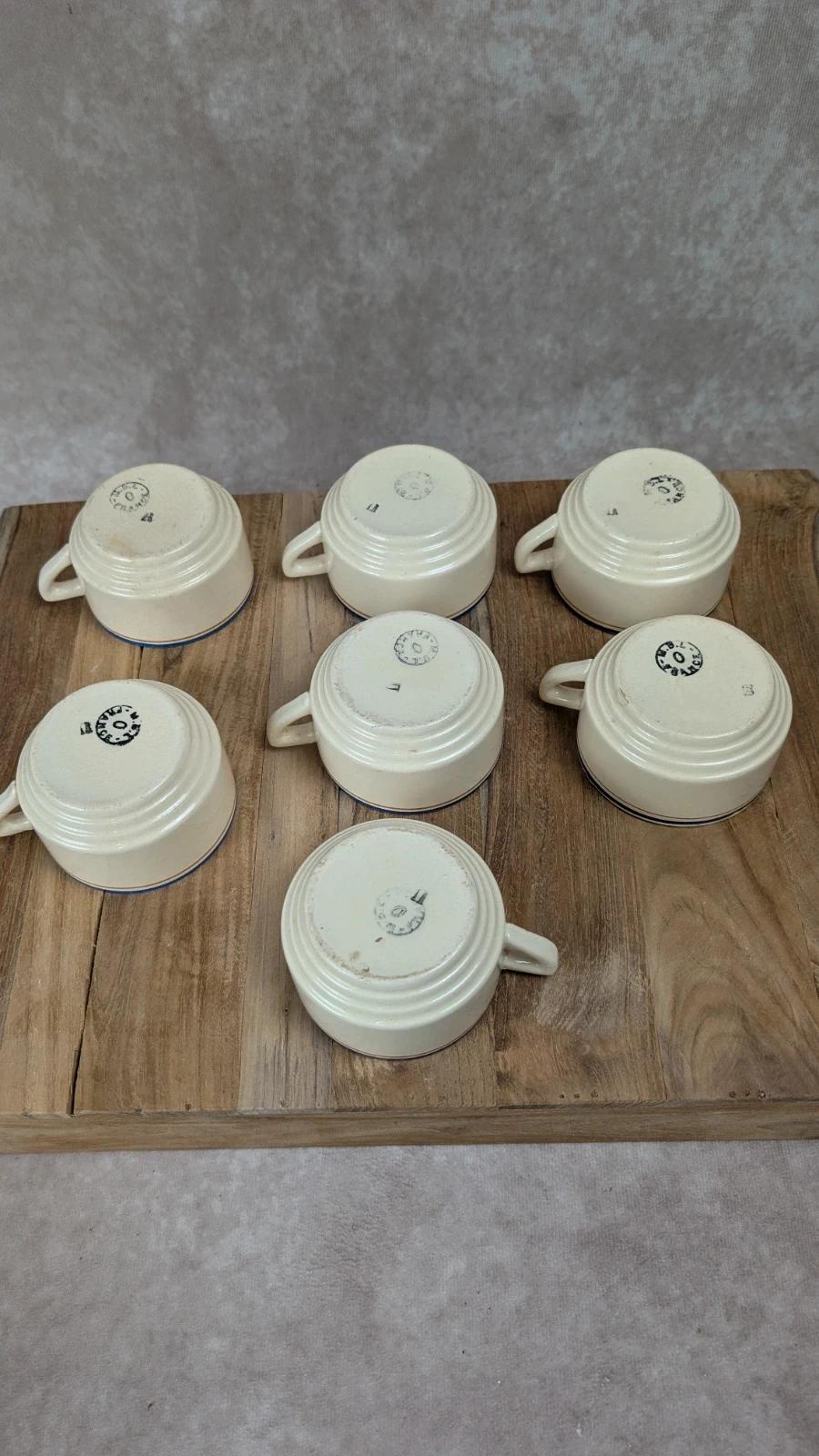 Lot de 7 tasses anciennes Moulin des Loups – Liserés bleu et ocre, charme rétro