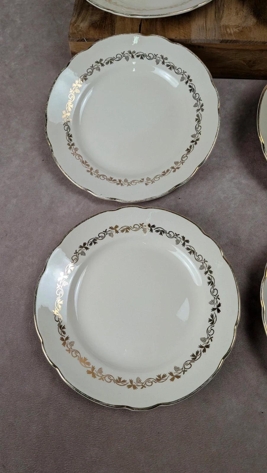 Lot de 8 assiettes à dessert anciennes Villeroy & Boch – frise dorée