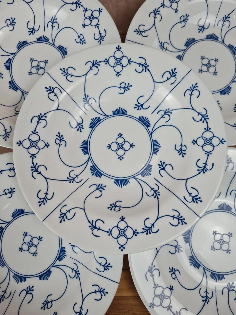 Lot de 8 assiettes creuses Arcopal modèle “régence”