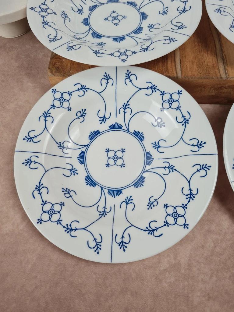 Lot de 8 assiettes creuses Arcopal modèle “régence”