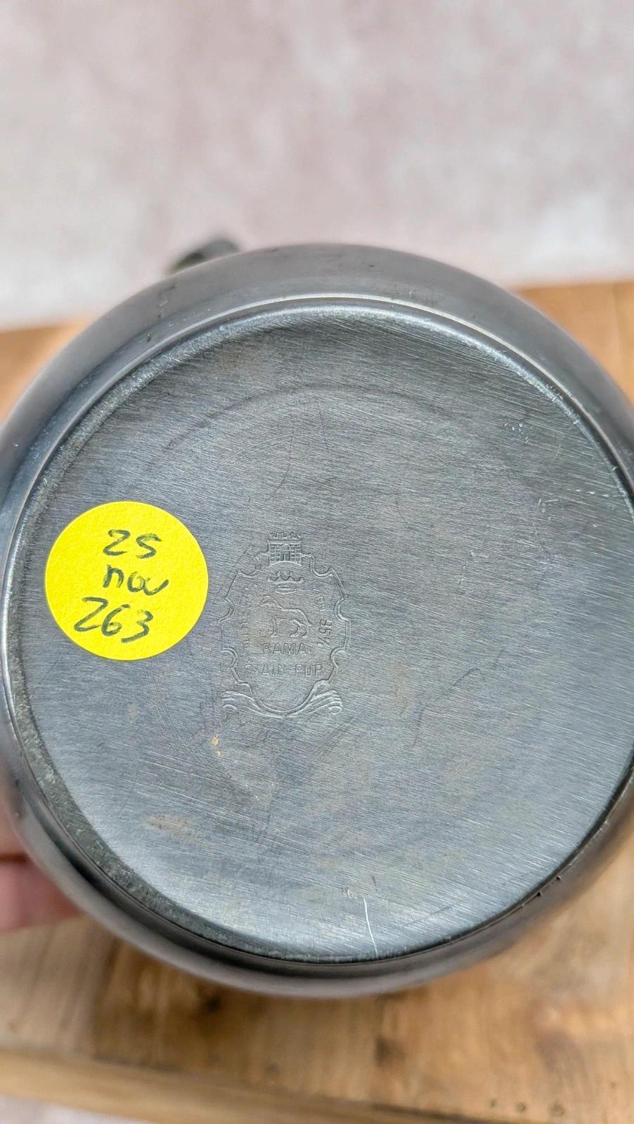 Lot en étain – théière, pot à lait & duo tasses/soucoupes