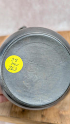 Lot en étain – théière, pot à lait & duo tasses/soucoupes