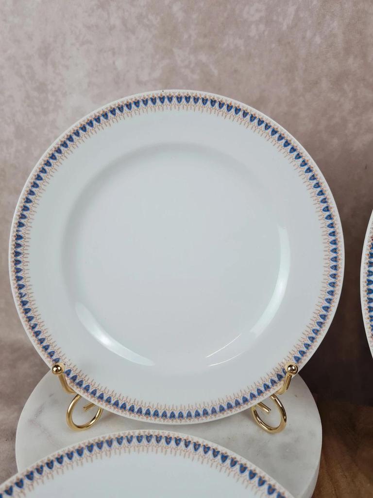 Lot porcelaine française ancienne – 8 assiettes à dessert + 1 plat à gâteau 💙