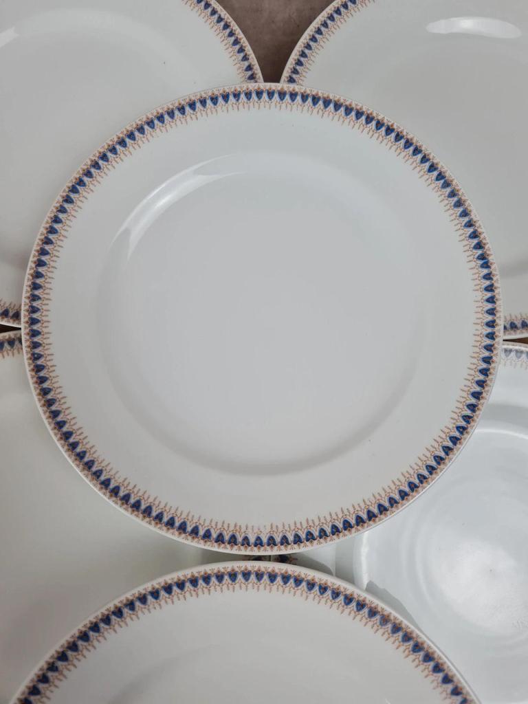 Lot porcelaine française ancienne – 8 assiettes à dessert + 1 plat à gâteau 💙
