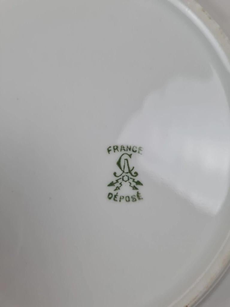 Lot porcelaine française ancienne – 8 assiettes à dessert + 1 plat à gâteau 💙