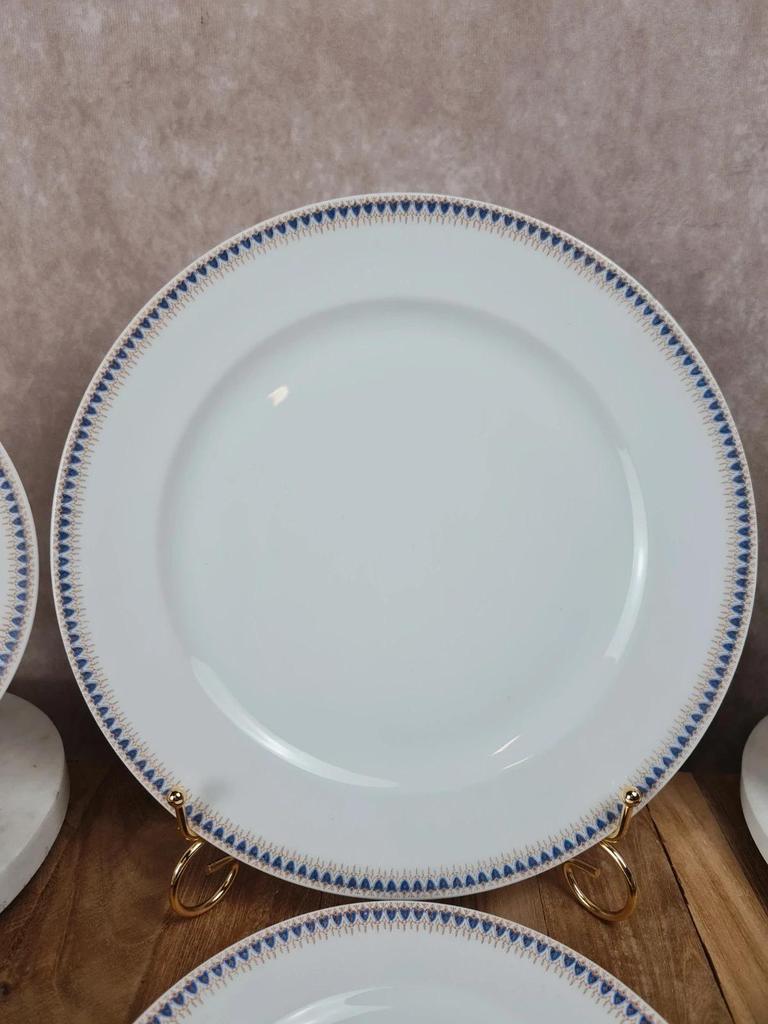 Lot porcelaine française ancienne – 8 assiettes à dessert + 1 plat à gâteau 💙