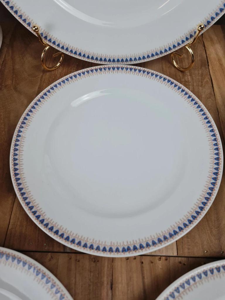 Lot porcelaine française ancienne – 8 assiettes à dessert + 1 plat à gâteau 💙