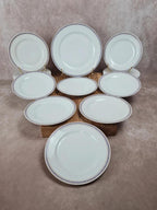 Lot porcelaine française ancienne – 8 assiettes à dessert + 1 plat à gâteau 💙