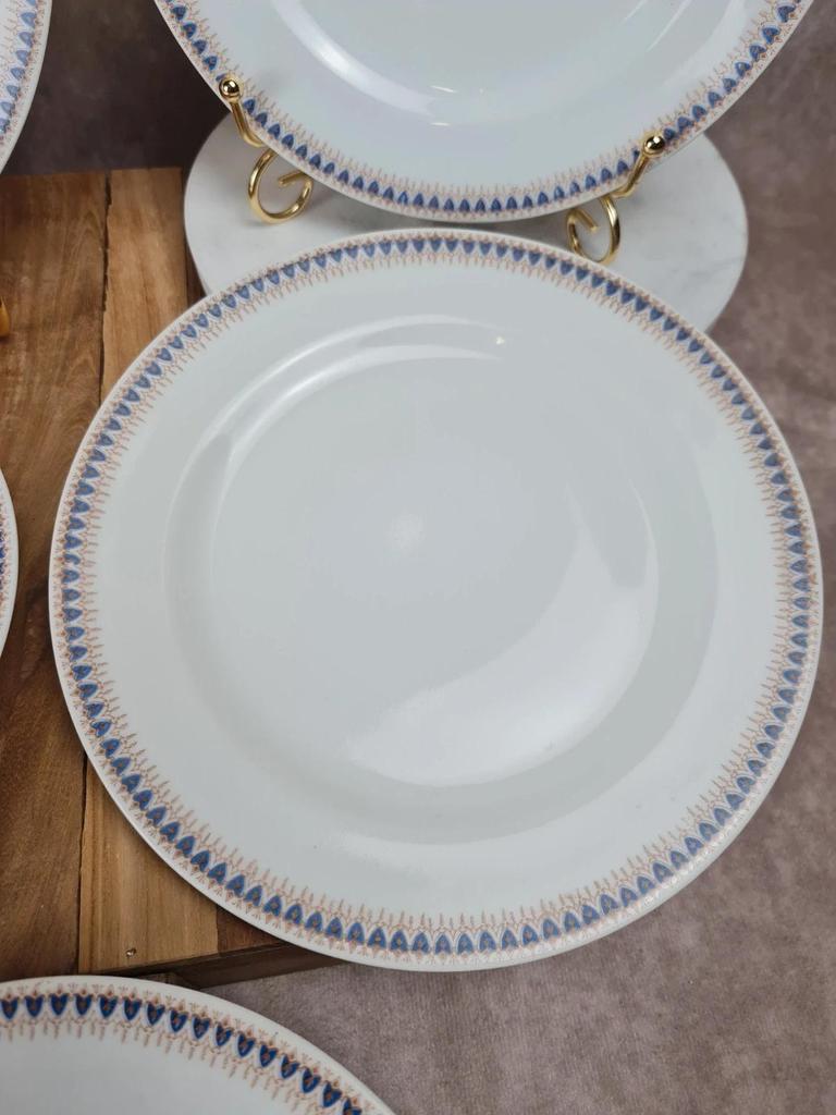 Lot porcelaine française ancienne – 8 assiettes à dessert + 1 plat à gâteau 💙